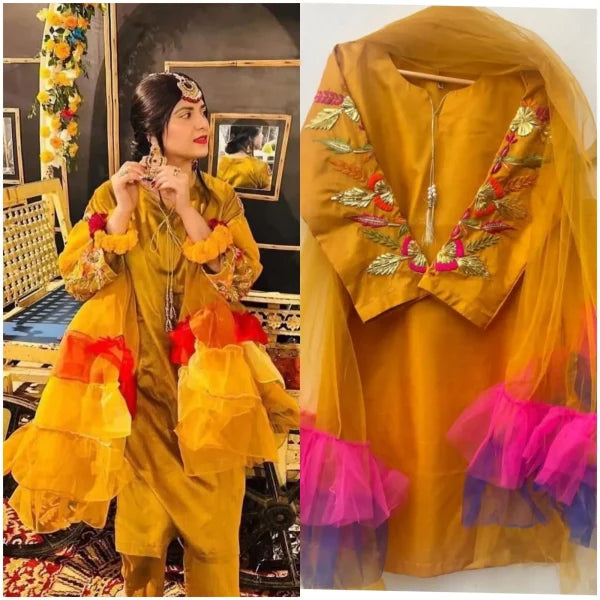 Kurti mit bestickten Ärmeln, Rüschen-Dupatta und Hose (dreiteiliger Anzug), bestickte Kleider für Damen