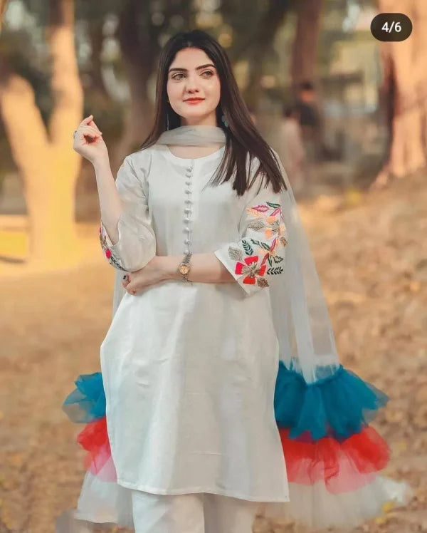 Kurti mit bestickten Ärmeln, Rüschen-Dupatta und Hose (dreiteiliger Anzug), bestickte Kleider für Damen