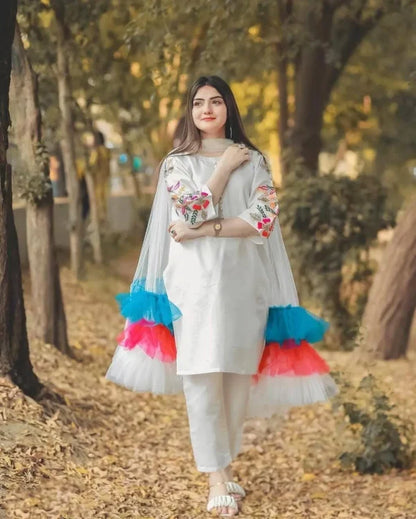 Kurti mit bestickten Ärmeln, Rüschen-Dupatta und Hose (dreiteiliger Anzug), bestickte Kleider für Damen