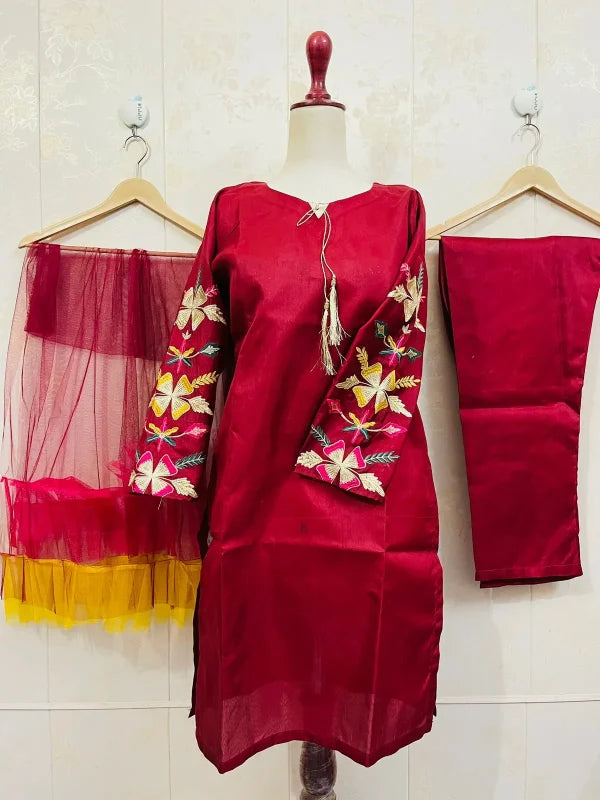 Kurti mit bestickten Ärmeln, Rüschen-Dupatta und Hose (dreiteiliger Anzug), bestickte Kleider für Damen